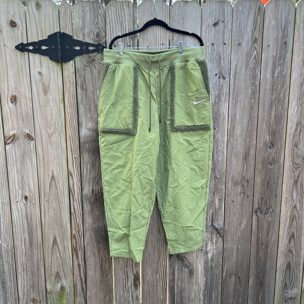 NIKE Loose Fit High Rise Khaki Green Capri Pants Women’s XL NWT NEW
